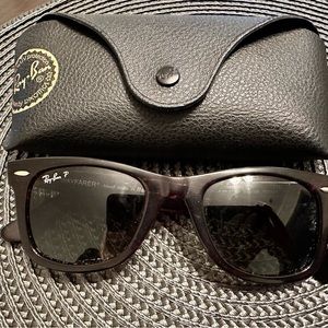 Ray Ban Classic Wayfarer Polarized Black/Green Excellent Condition
